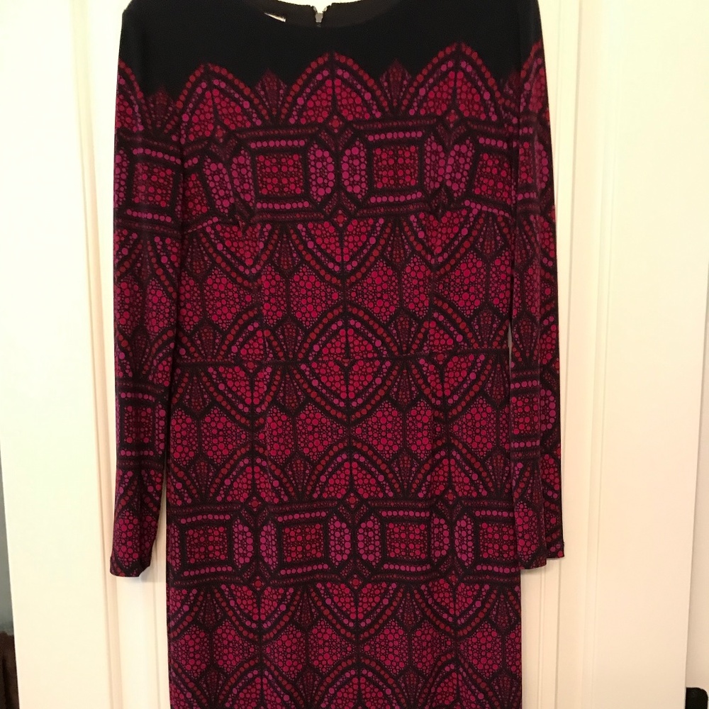 Maggy London  lined 3/4 length  zip back dress, stained glass pattern